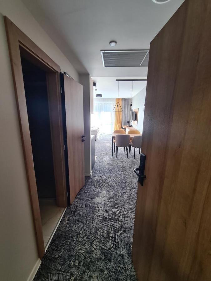 Akvamarin Besenova Apartmanアパートメント エクステリア 写真