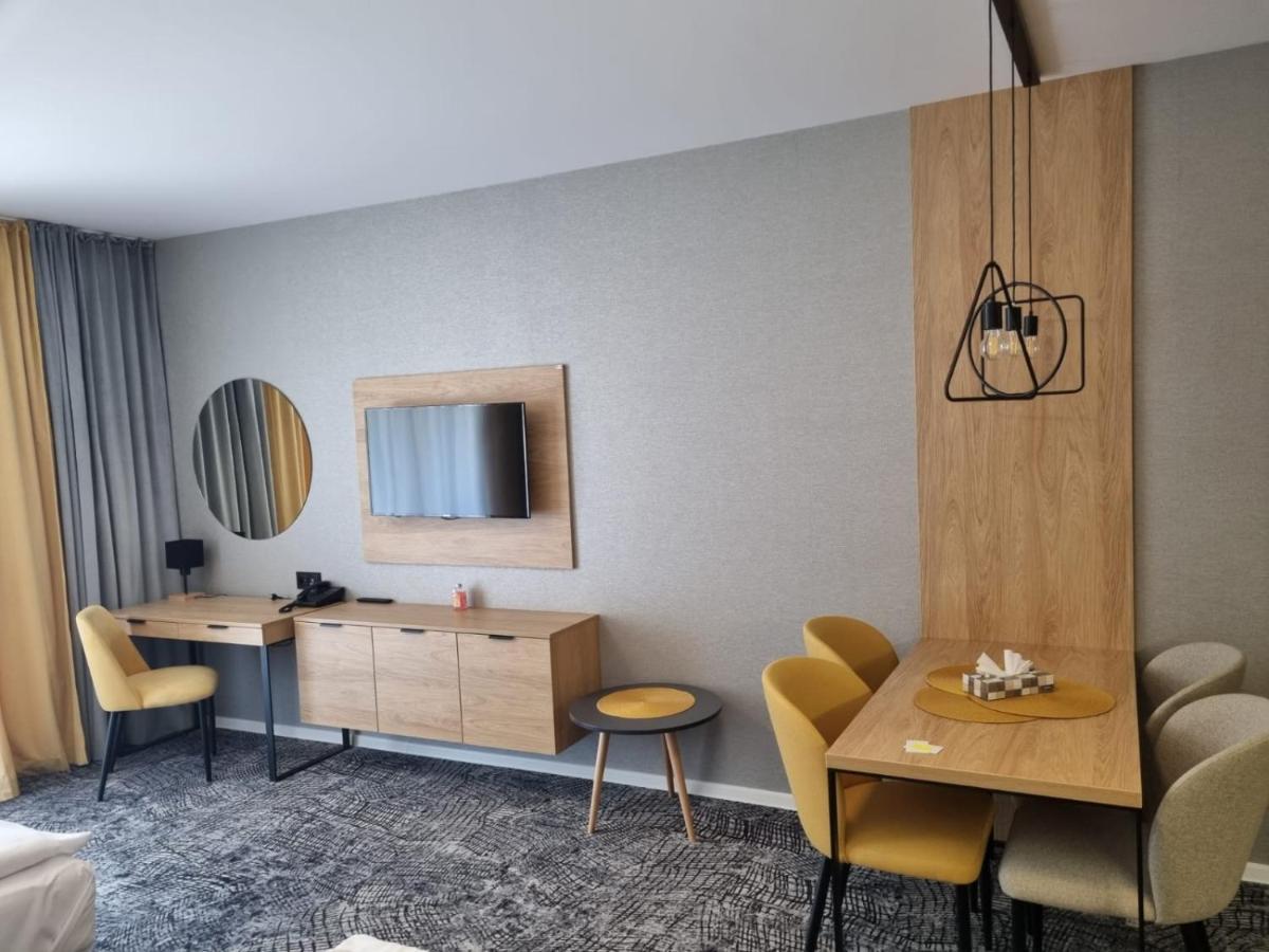 Akvamarin Besenova Apartmanアパートメント エクステリア 写真