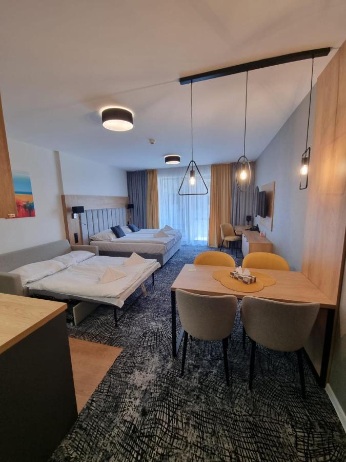 Akvamarin Besenova Apartmanアパートメント エクステリア 写真