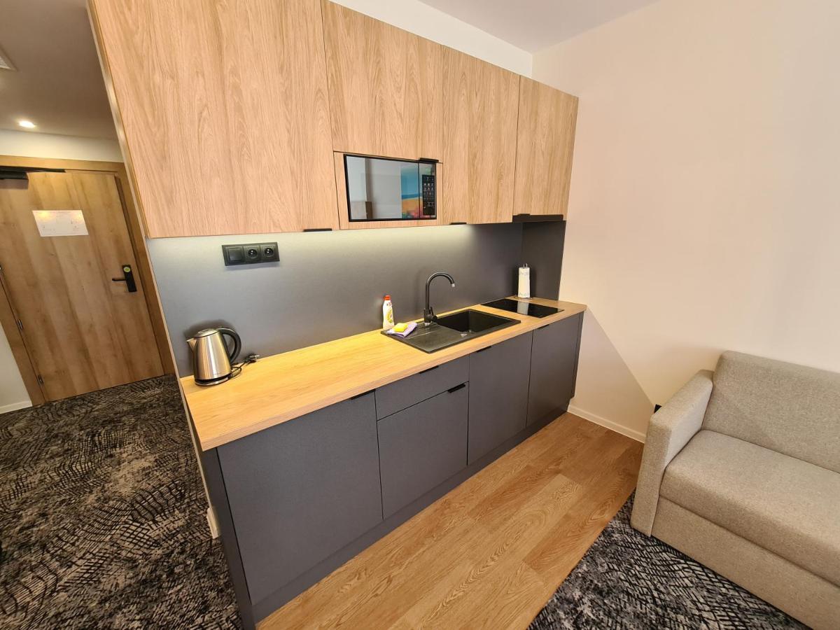Akvamarin Besenova Apartmanアパートメント エクステリア 写真