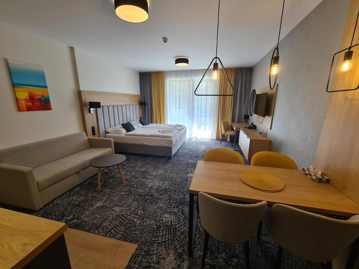 Akvamarin Besenova Apartmanアパートメント エクステリア 写真